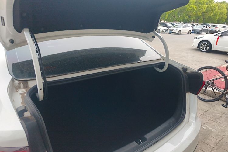 GEELY Emgrand 2024 изображение автомобиля #19