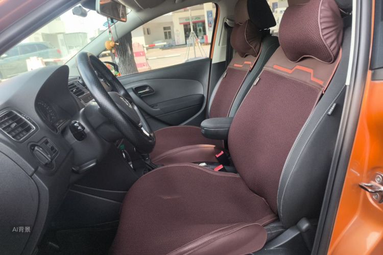 Volkswagen Polo 2015 car image #17