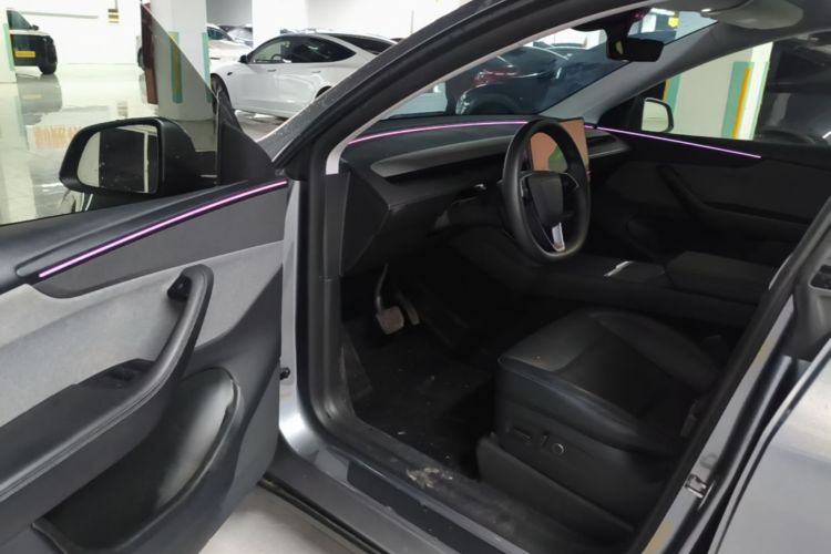 Tesla Model Y 2025 #16 Tesla Model Y 2025 car image #16