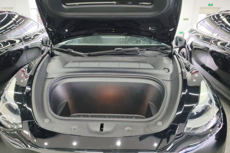 Tesla Model Y 2022 car image #20