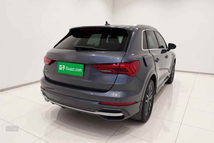 Audi Q3 2022 car image #7