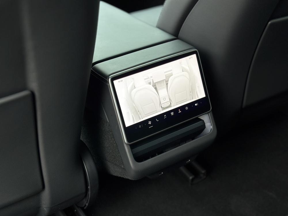 Tesla Model 3 2025 car image #7