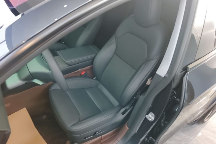 Tesla Model Y 2025 #15 Tesla Model Y 2025 car image #15