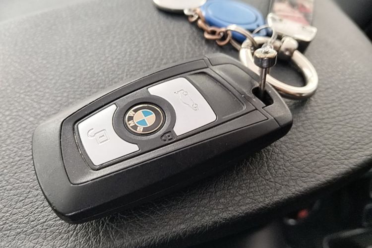 BMW 3 Series 2017 car image #9