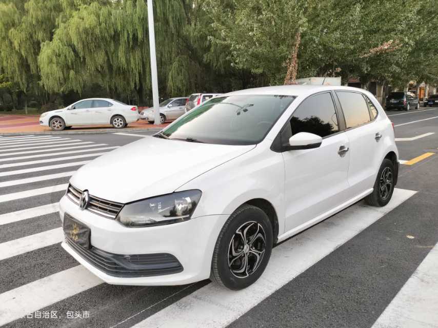 Volkswagen Polo 2015 car image 