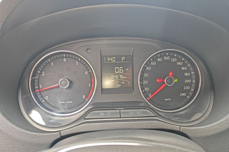 Volkswagen Polo 2015 car image #12