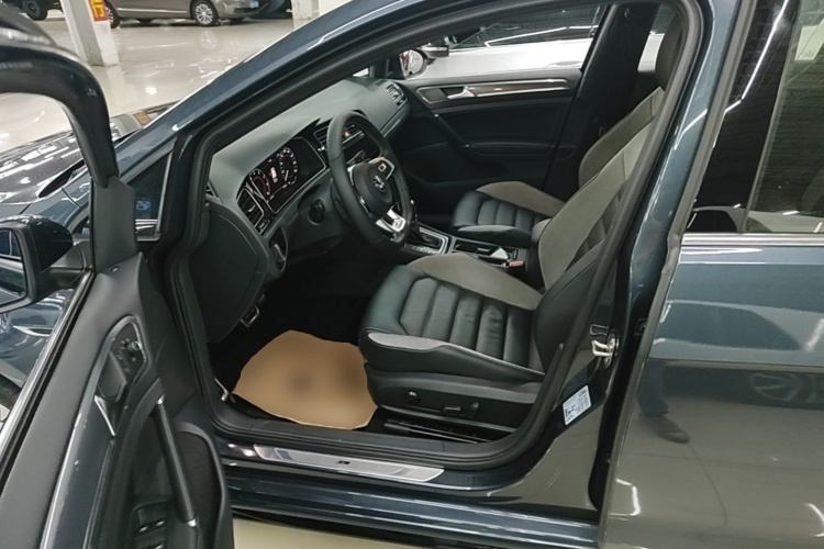 Volkswagen Golf 2020 car image #15