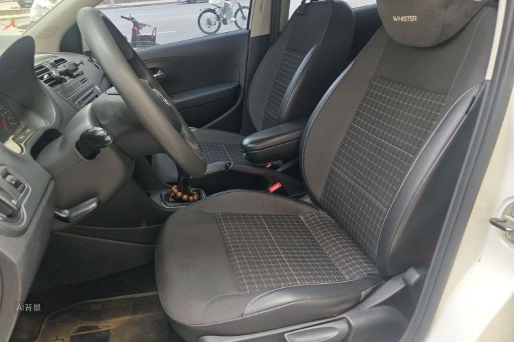 Volkswagen Polo 2015 car image #17