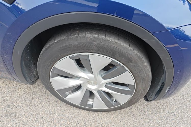 Tesla Model Y 2021 car image #9