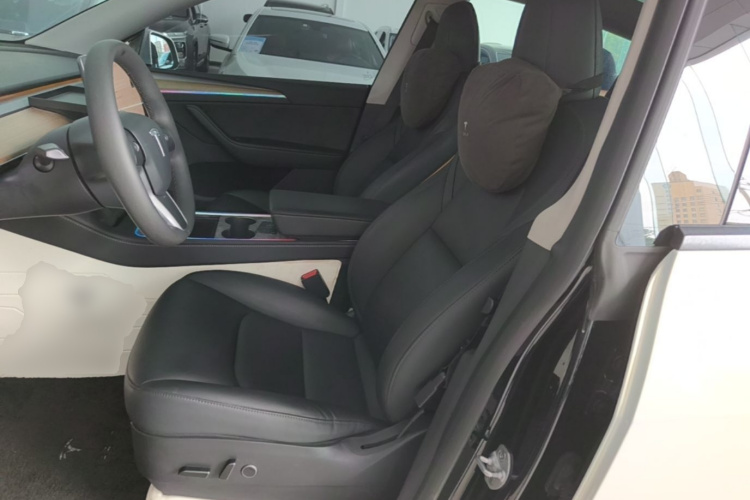 Tesla Model Y 2022 car image #15