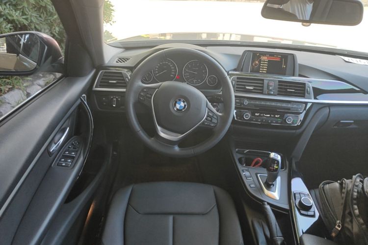 BMW 3 Series 2017 car image #12