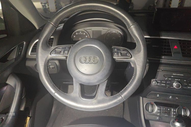 Audi Q3 2017 car image #12