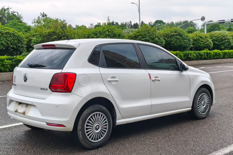 Volkswagen Polo 2016 car image #8