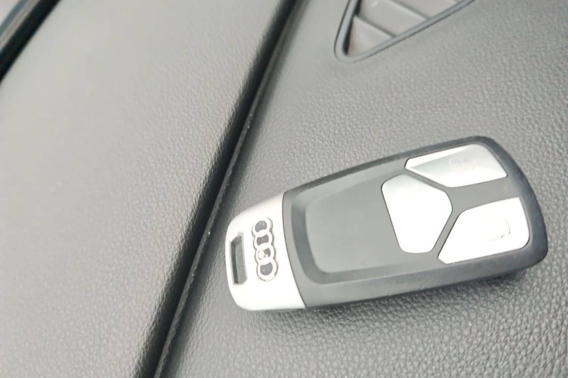 Audi Q3 2015 car image #28