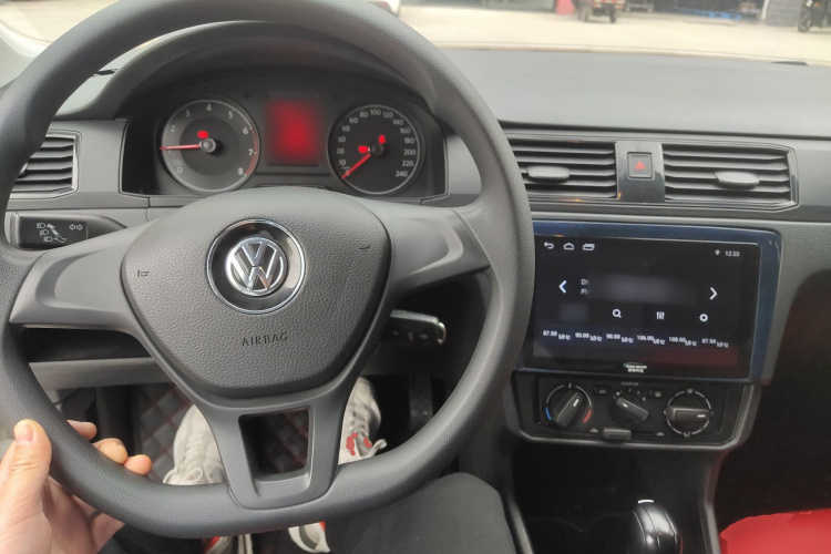 Volkswagen Santana 2018 car image #10