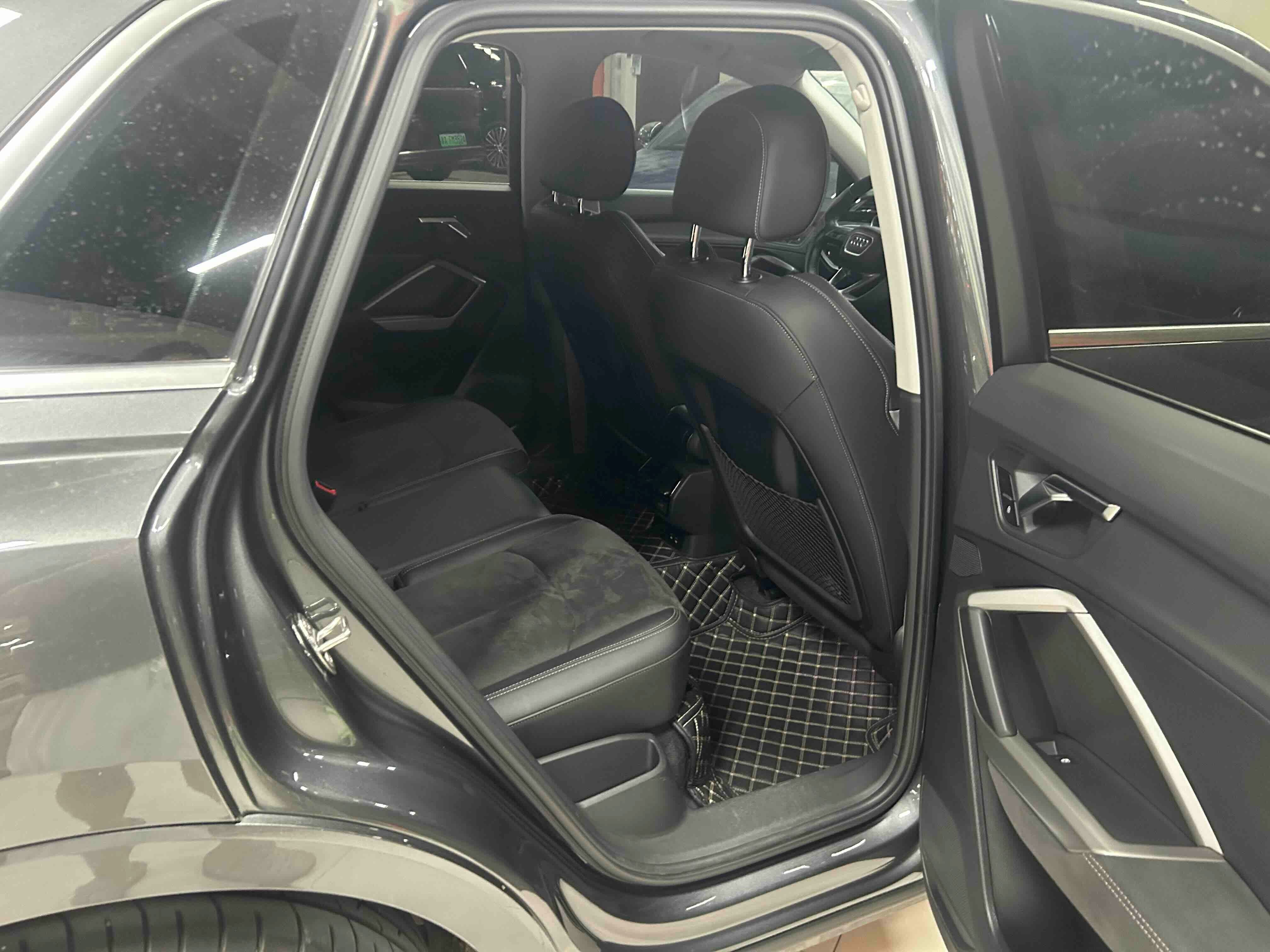 Audi Q3 2023 car image #6