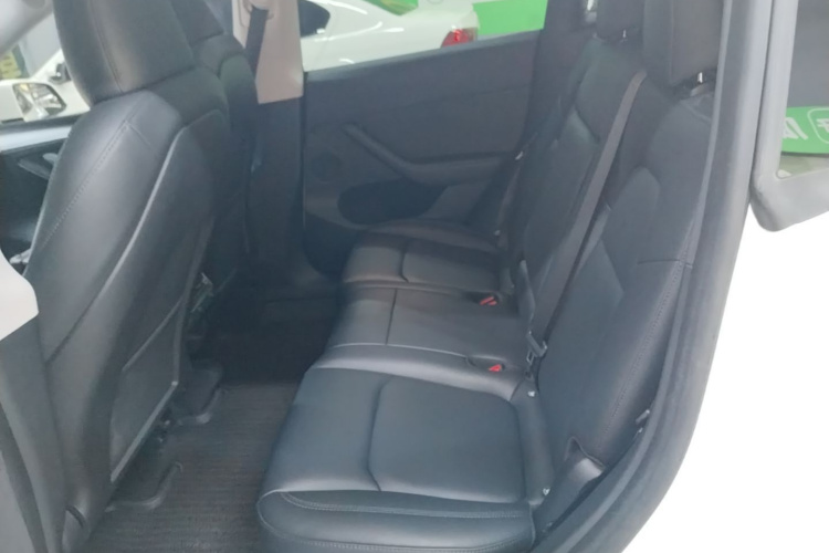 Tesla Model Y 2023 #13 Tesla Model Y 2023 car image #13