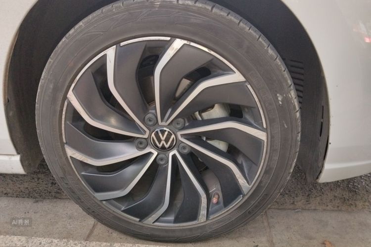 Volkswagen Golf 2021 car image #9
