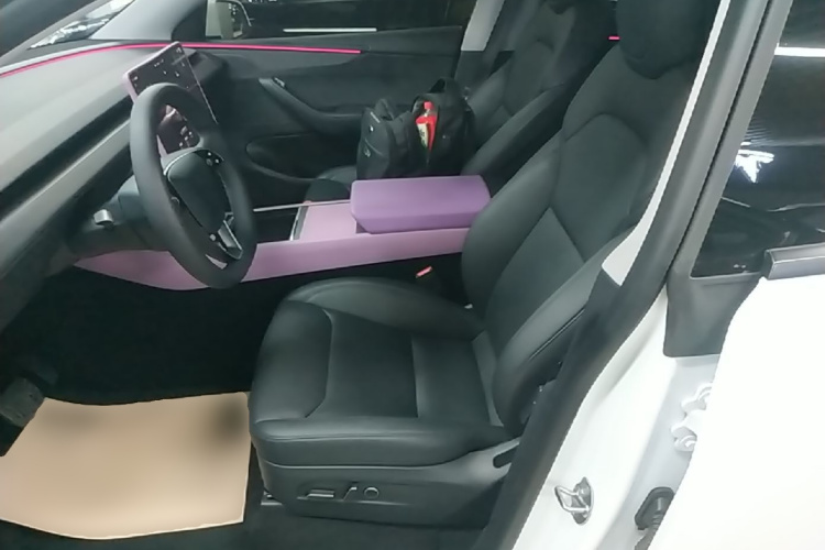 Tesla Model Y 2025 #15 Tesla Model Y 2025 car image #15