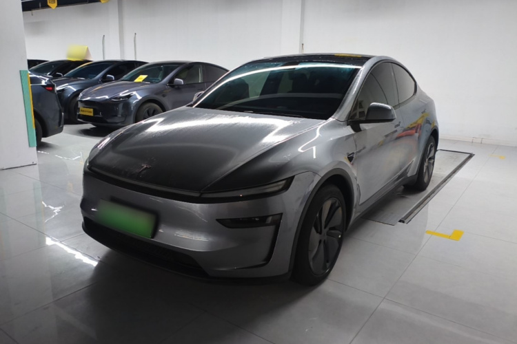 Tesla Model Y 2025 #2 Tesla Model Y 2025 car image #2