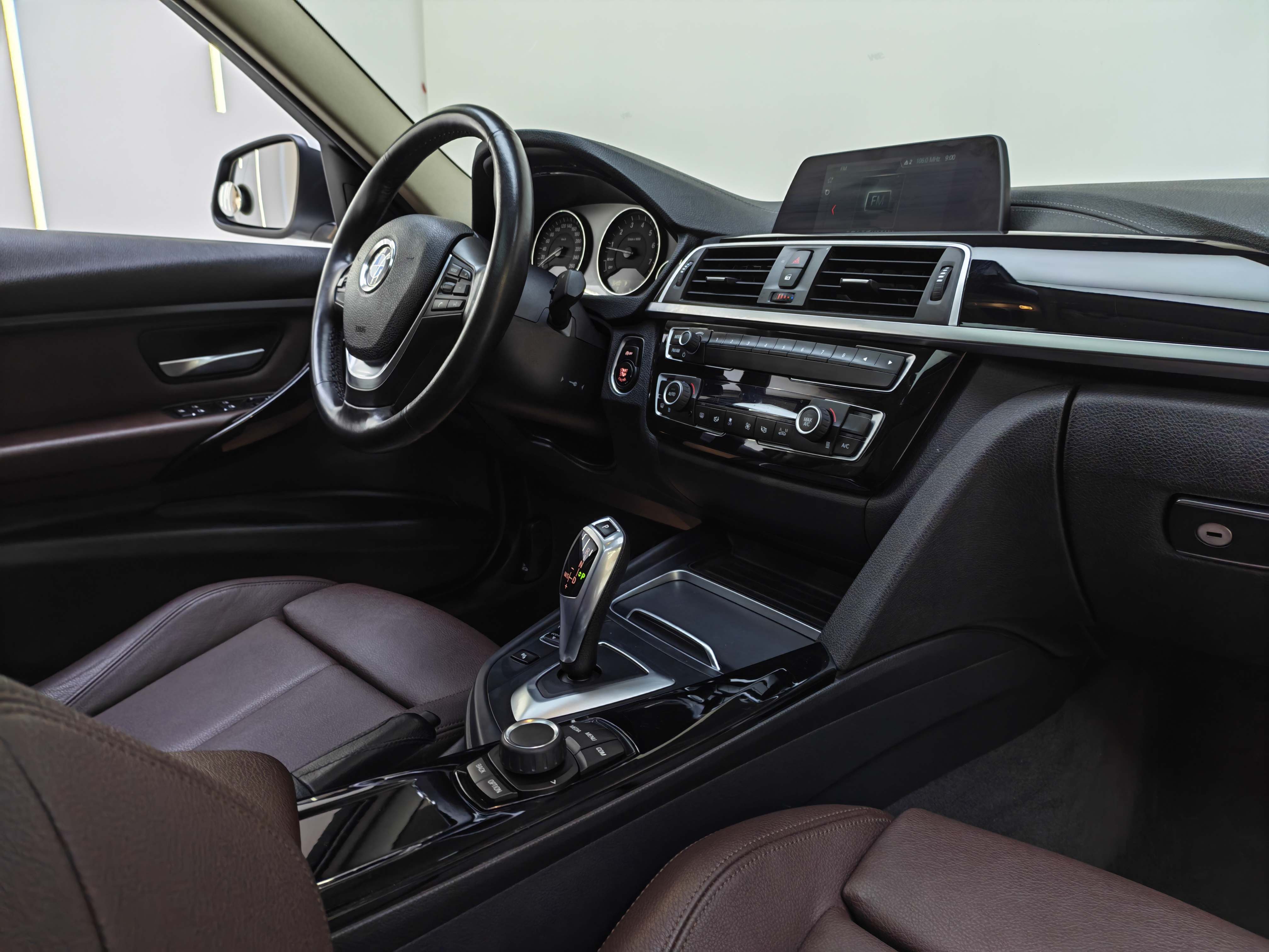 BMW 3 Series 2018 car image #5