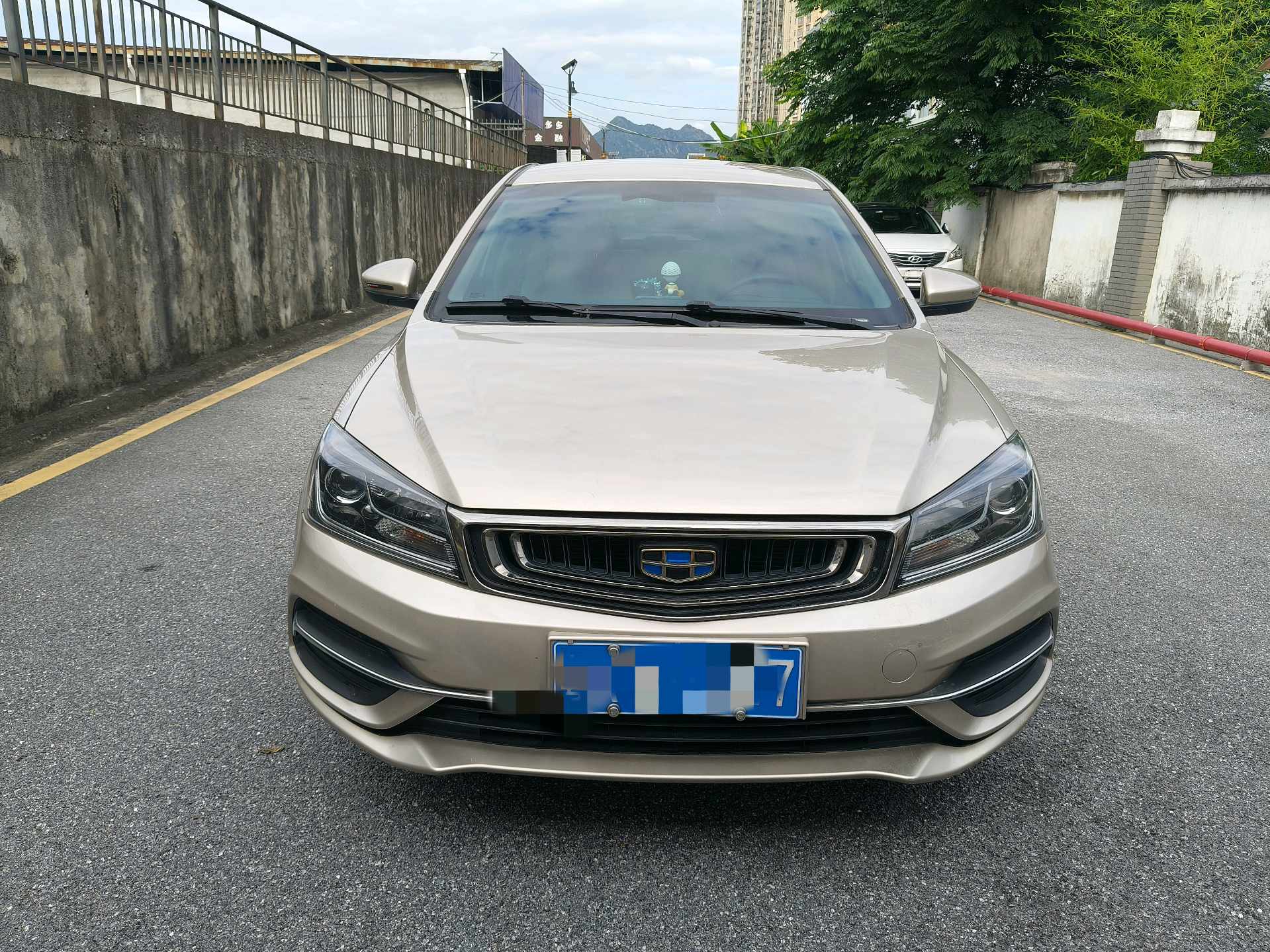 GEELY Emgrand 2019 صورة سيارة #2