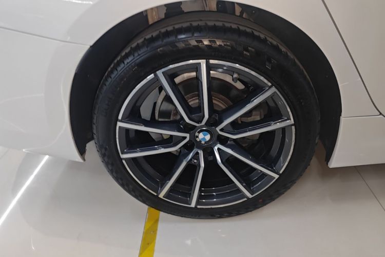BMW 3 Series 2021 #10 BMW 3 Series 2021 صورة سيارة #10