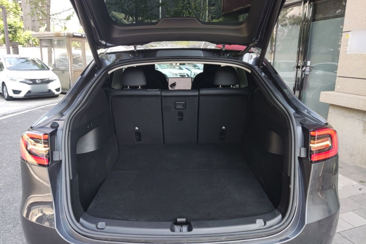 Tesla Model Y 2022 car image #19