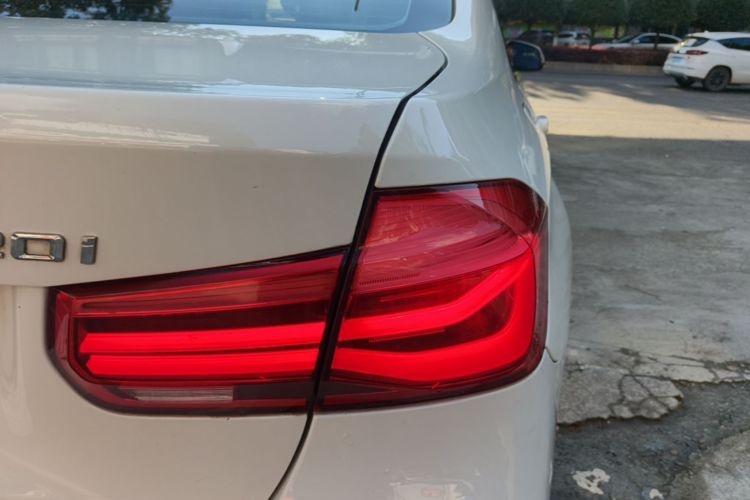 BMW 3 Series 2017 #8 BMW 3 Series 2017 car image #8