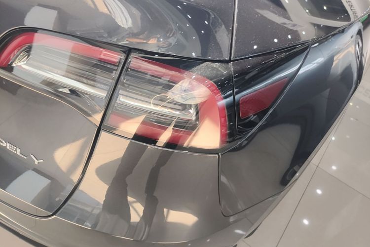 Tesla Model Y 2024 car image #8