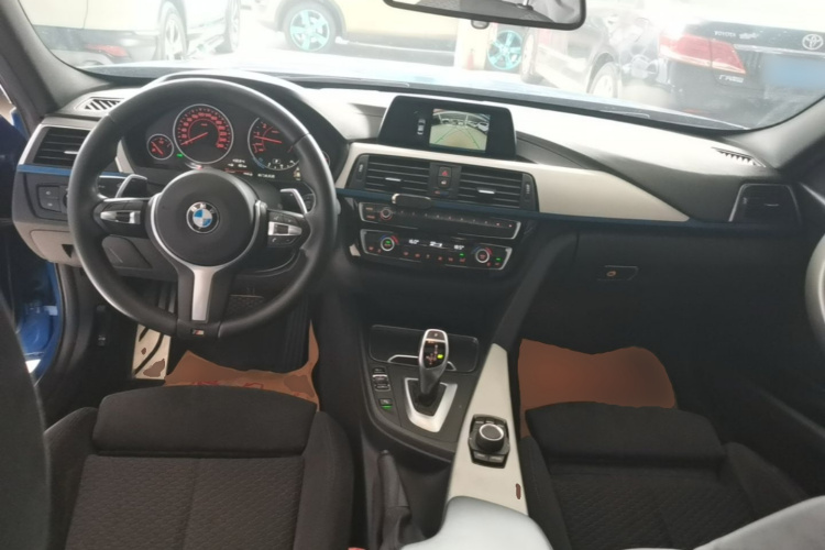BMW 3 Series 2018 #11 BMW 3 Series 2018 صورة سيارة #11