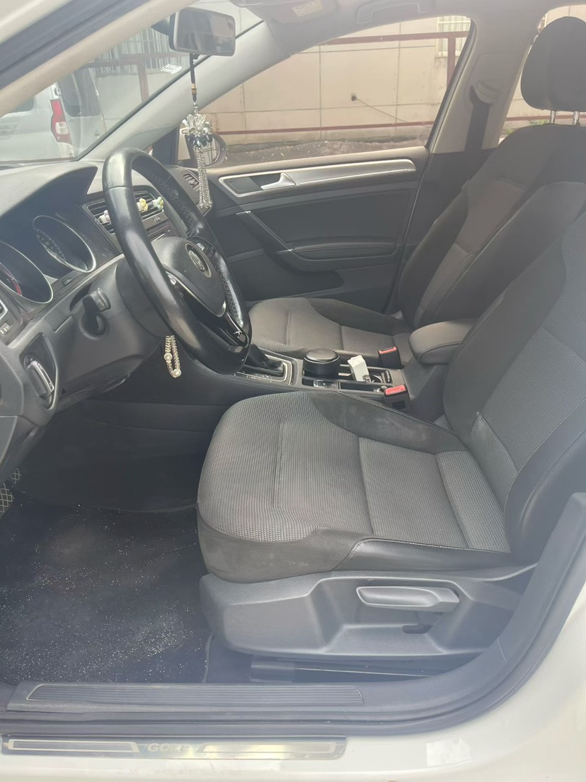 Volkswagen Golf 2018 car image #4