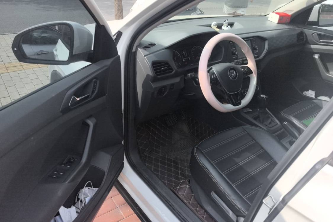 Volkswagen T-Cross 2019 car image #23