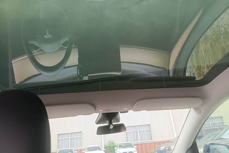 Tesla Model Y 2023 car image #18