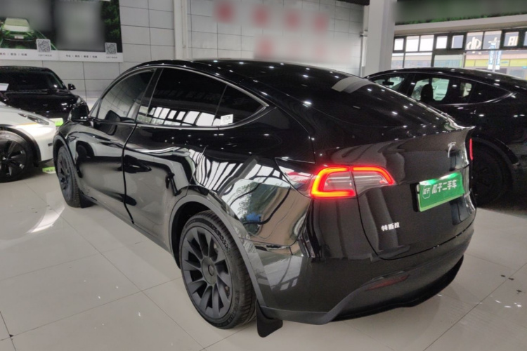 Tesla Model Y 2023 #5 Tesla Model Y 2023 car image #5