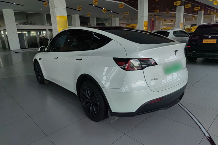 Tesla Model Y 2024 #7 Tesla Model Y 2024 car image #7