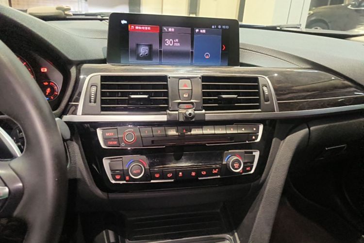 BMW 3 Series 2019 car image #13