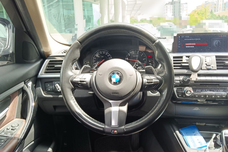 BMW 3 Series 2018 car image #12