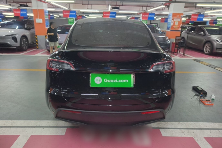 Tesla Model Y 2023 #6 Tesla Model Y 2023 car image #6