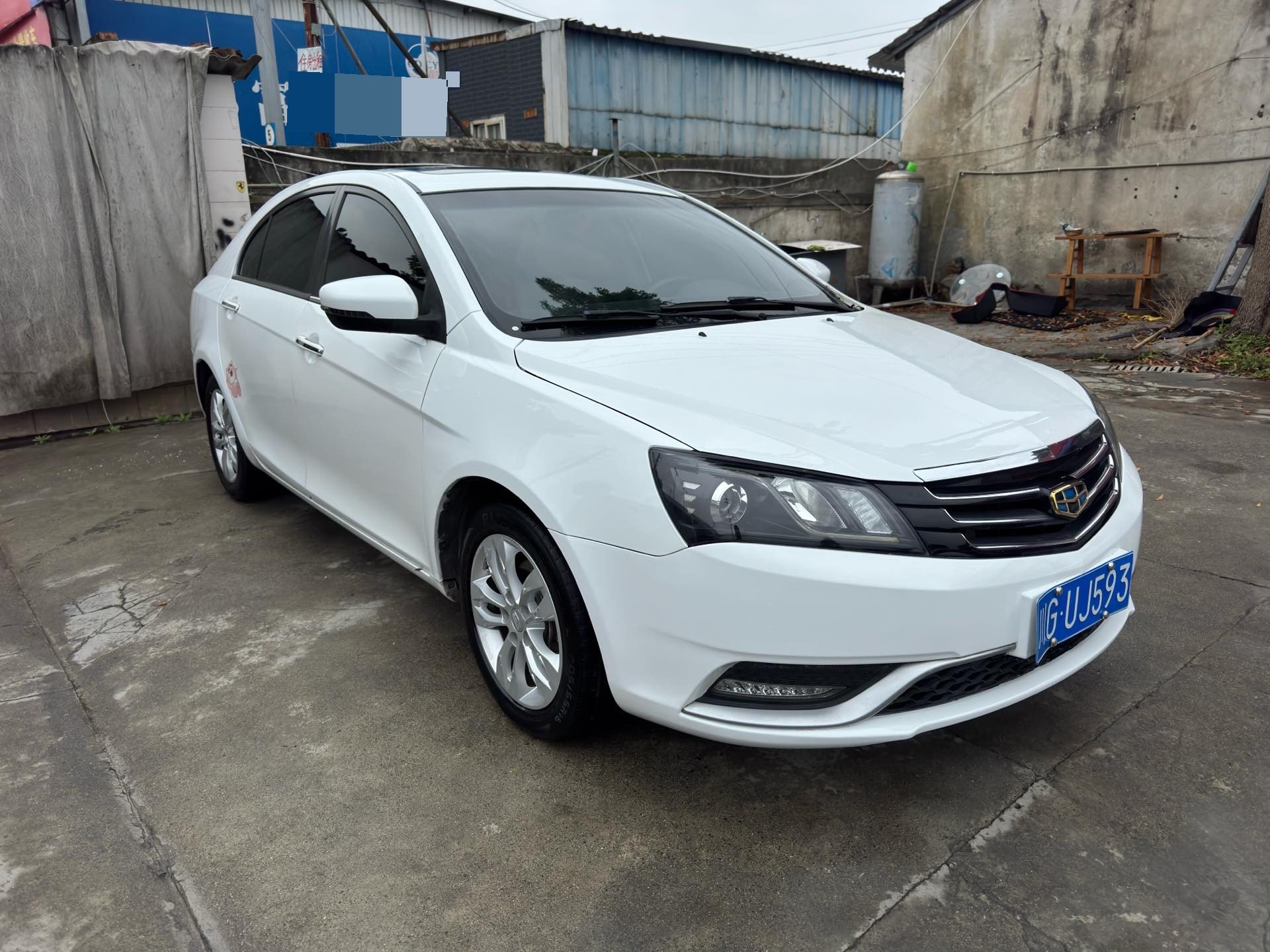 GEELY Emgrand 2015 صورة سيارة #3