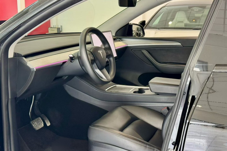 Tesla Model Y 2023 #16 Tesla Model Y 2023 car image #16