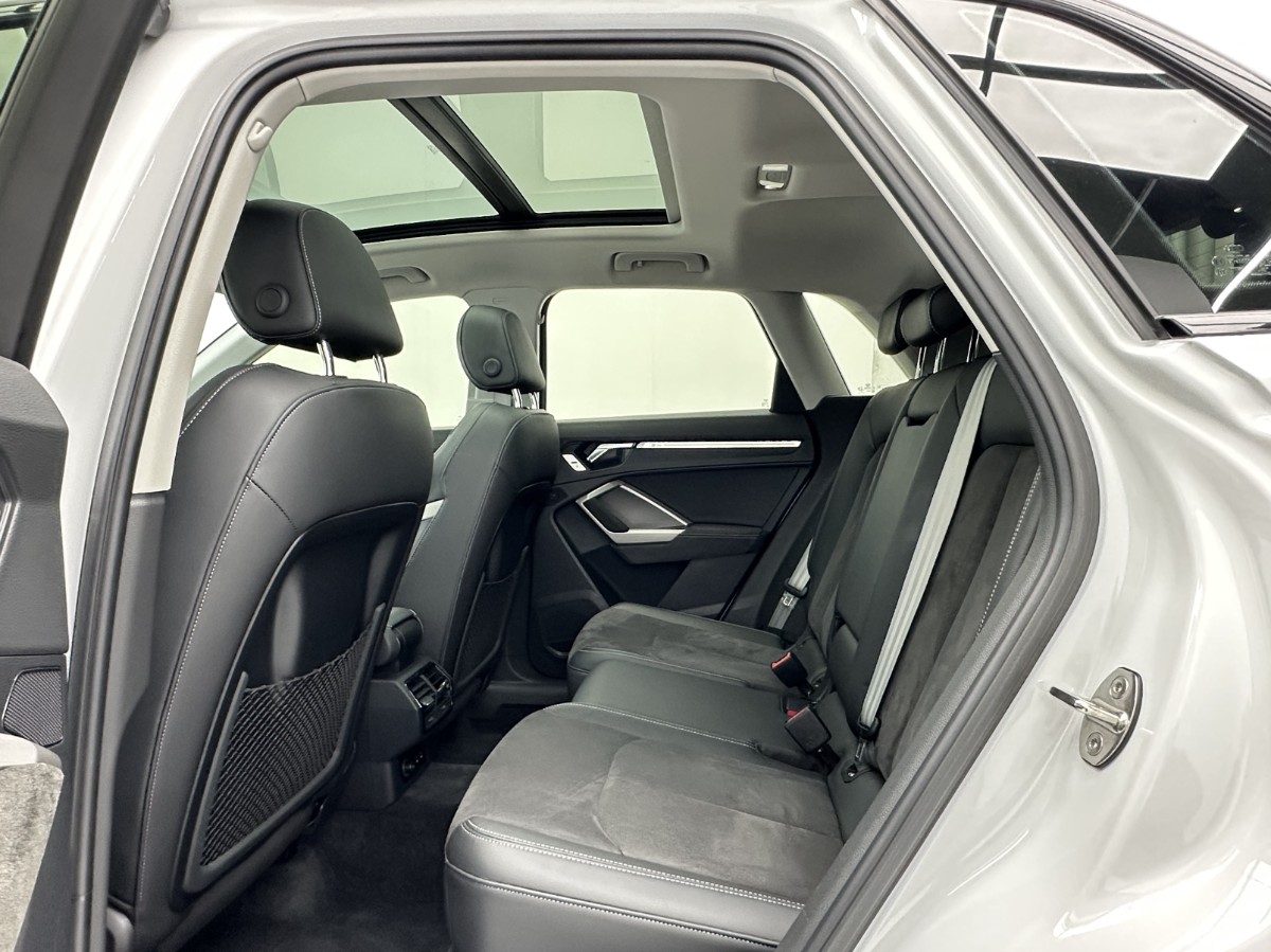 Audi Q3 2023 #5 Audi Q3 2023 صورة سيارة #5