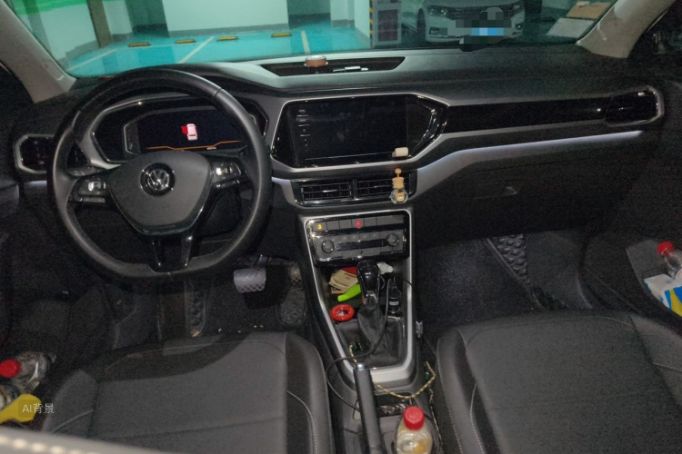 Volkswagen T-Cross 2020 #11 Volkswagen T-Cross 2020 car image #11