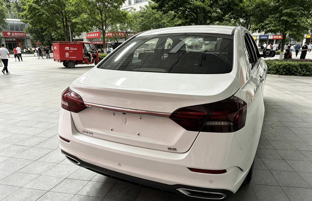 GEELY Emgrand 2020 #5 GEELY Emgrand 2020 car image #5