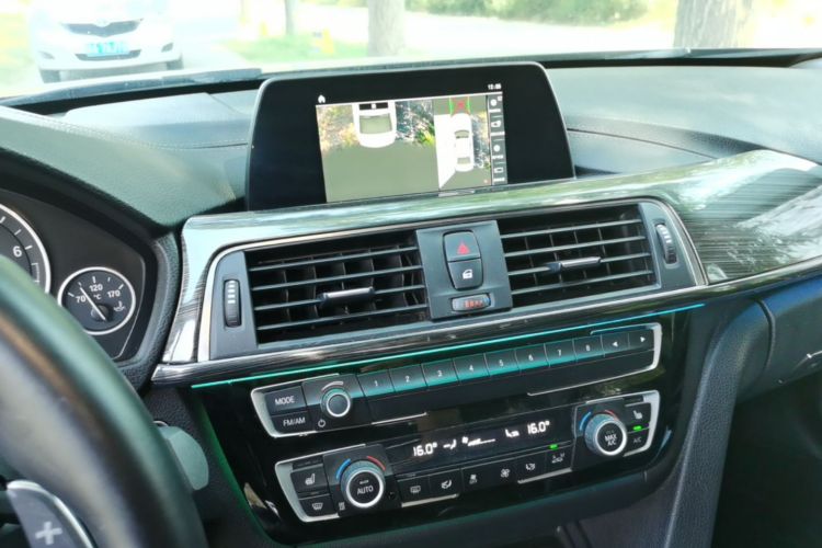 BMW 3 Series 2018 #17 BMW 3 Series 2018 car image #17
