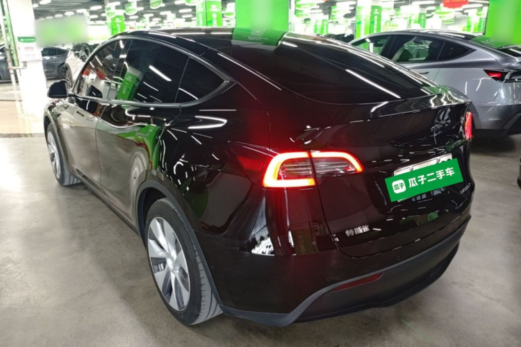 Tesla Model Y 2023 #5 Tesla Model Y 2023 car image #5