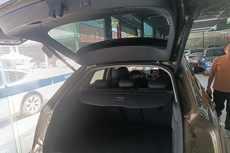 Audi Q3 2018 #19 Audi Q3 2018 car image #19