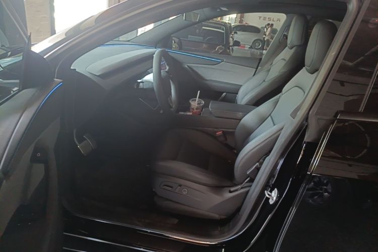 Tesla Model Y 2026 car image #16