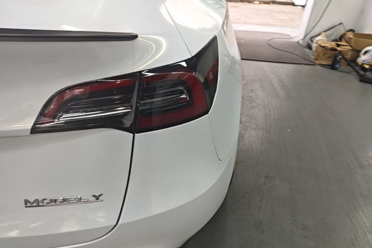 Tesla Model Y 2021 #8 Tesla Model Y 2021 car image #8