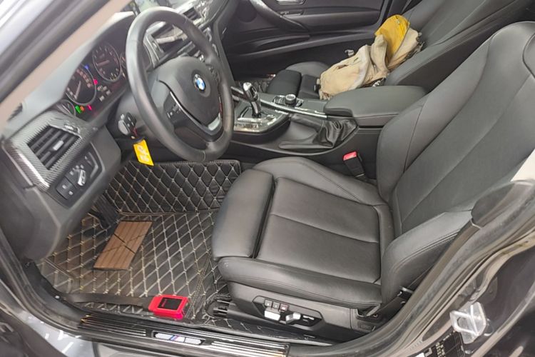 BMW 3 Series GT 2018 imagem de carro #15
